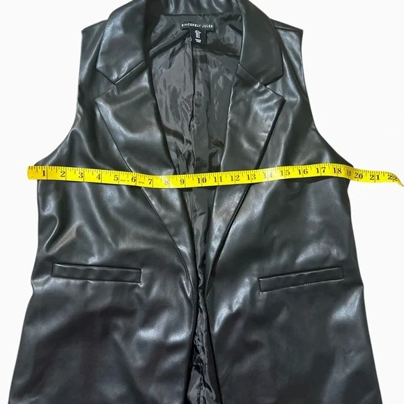 Sincerely Jules Black Sleeveless Vest - Picture 4 of 5